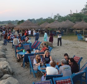 नयाँ वर्षमा सौराहाका होटल भरिभराउ