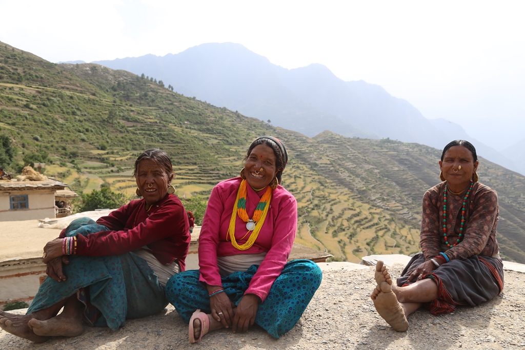 सुक्खा   गाउँमा चम्किला अनुहार