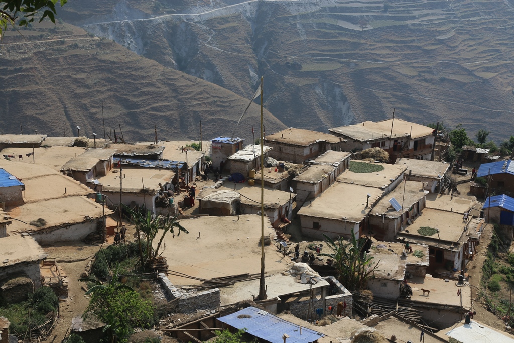 पर्यटकको पखाइमा सोरुका गाउँ