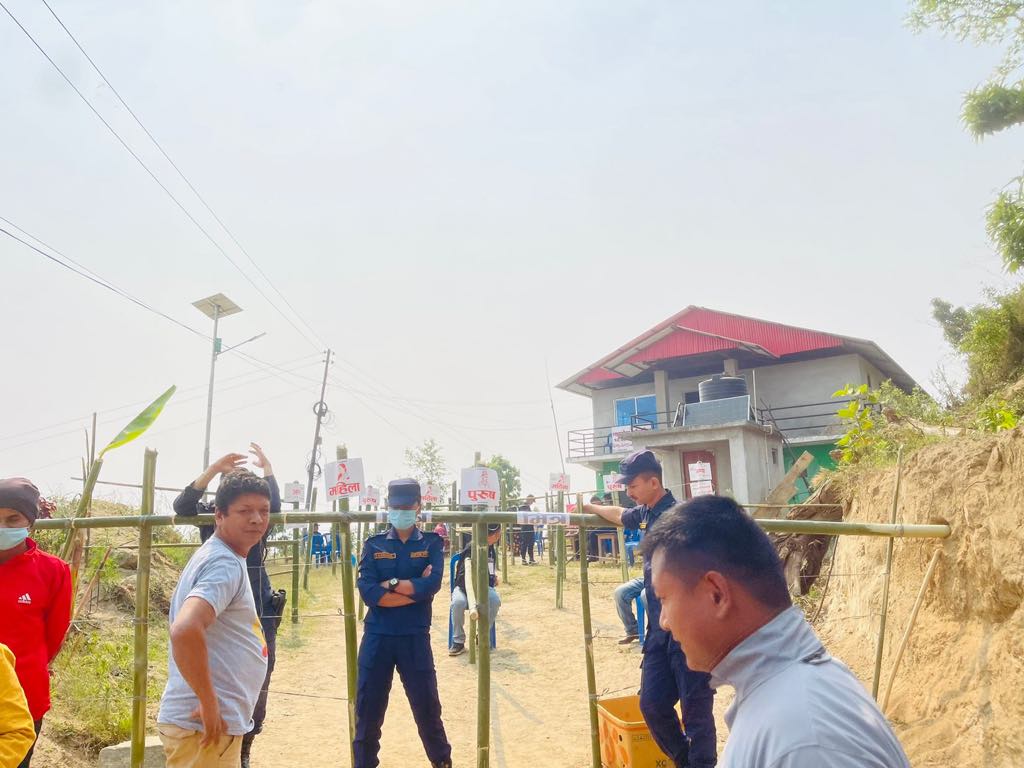 इलाम र बझाङमा उत्साहपूर्ण मतदान हुदै