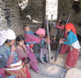 कर्णालीमा लोपहुदै ढुंगेओखल