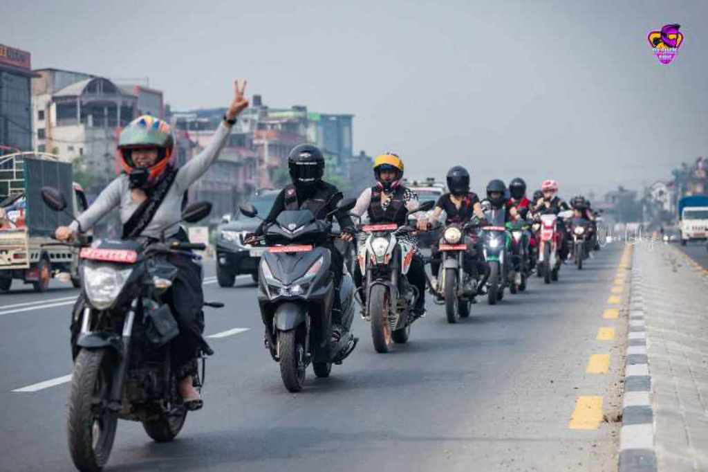 पर्यटन प्रर्बधनको लागि मोटोगल्स टु द रिङरोड