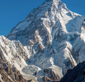 दश जना शेर्पाको टोली एकै साथ सगरमाथा चुचुरोमा