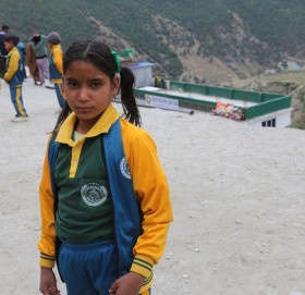 मुगुकी रुपा बिकलाई अमेरिकाकी सिर्जनाले पढाउदै