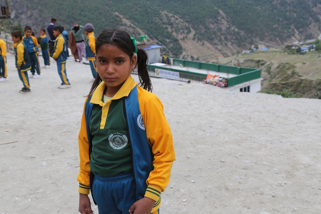 मुगुकी रुपा बिकलाई अमेरिकाकी सिर्जनाले पढाउदै