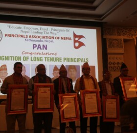 उत्कृष्ट पालिका, बिद्यालय र प्रधानध्यापकलाई सम्मान