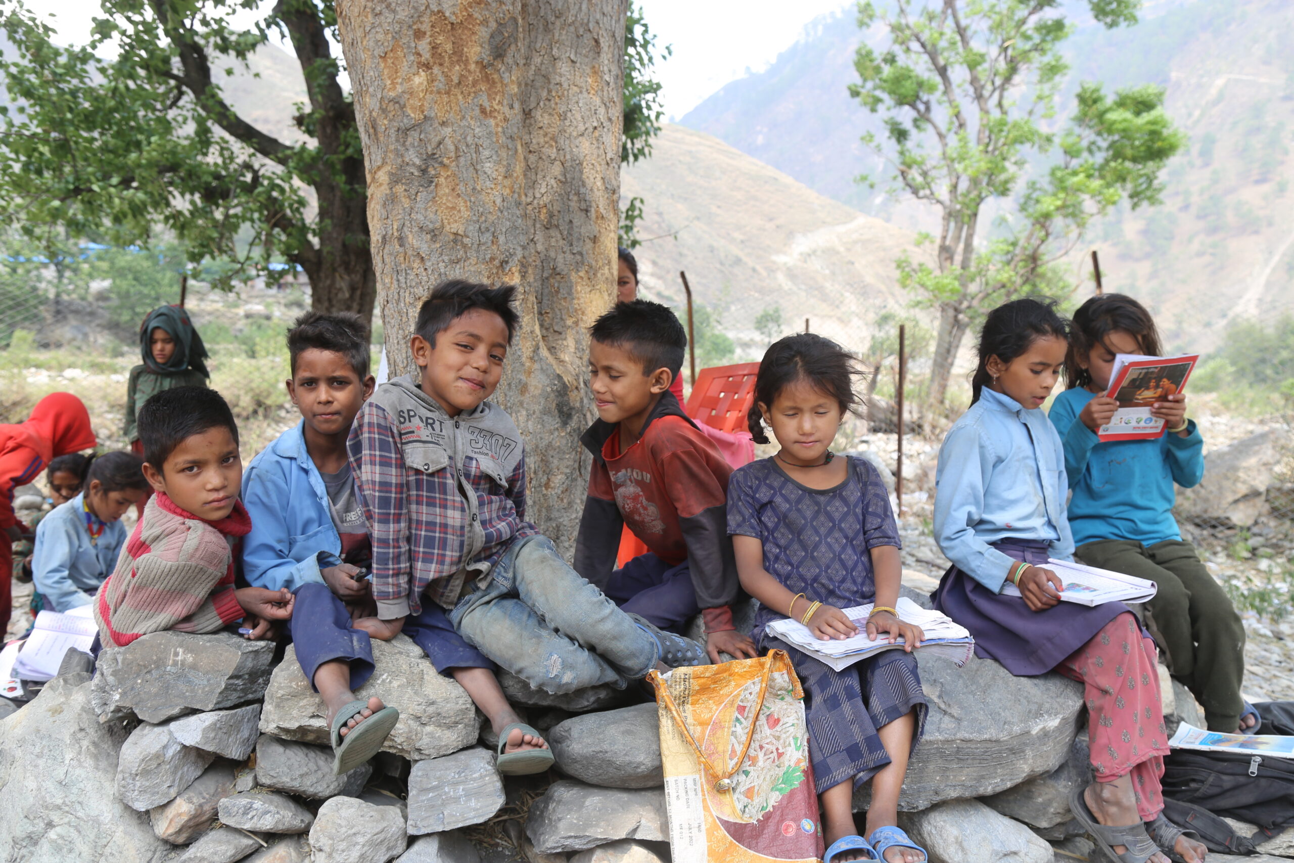 मुगुमा गर्मी बढेपछि बिहान पढाई