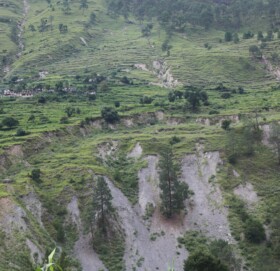 मुगुका ३५ दलित परिवार पहिरोको उच्च जोखिममा