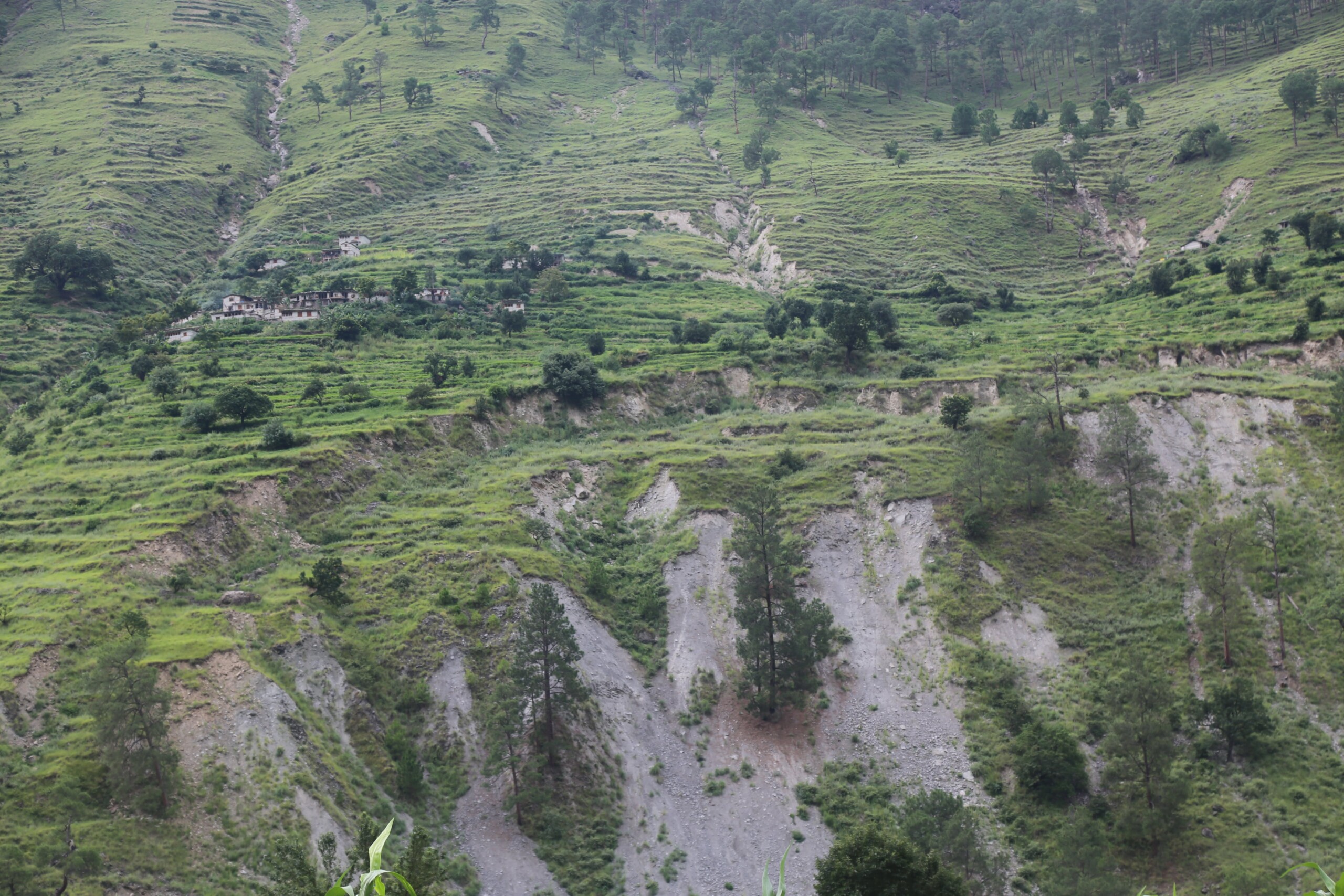 मुगुका ३५ दलित परिवार पहिरोको उच्च जोखिममा