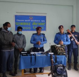 मुगुमा यार्चा र समान लुटने समुह  पक्राउ गरि सार्बजनिक