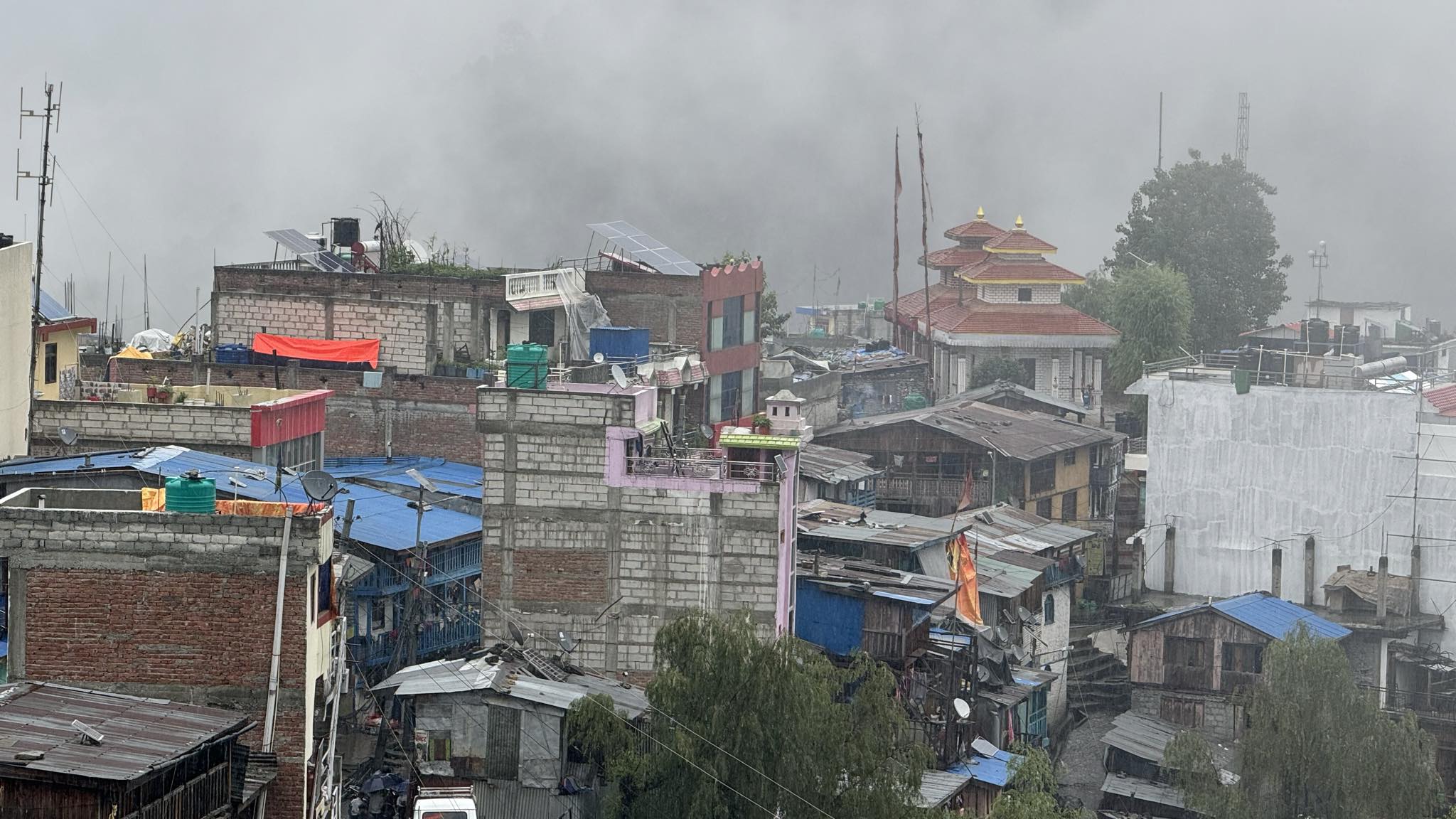 मुगुमा लगातार बर्षा जनजीवन प्रभावित
