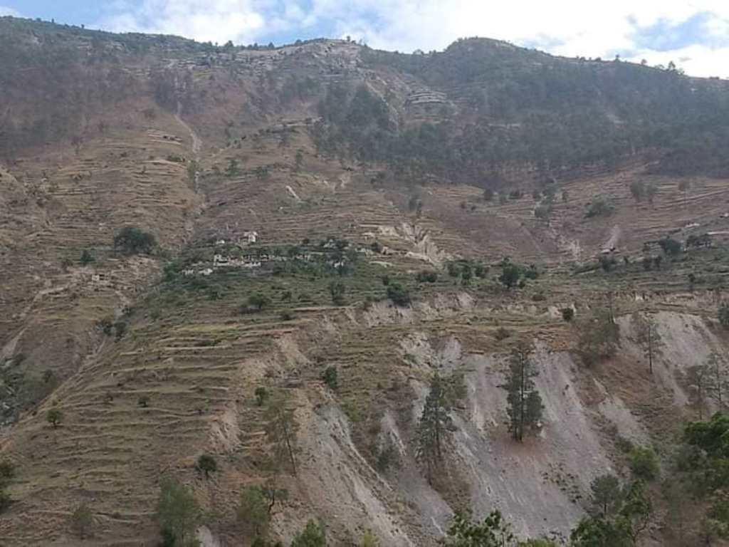 पहिरोको त्रासले ३५ दलित परिवार रातभर जागराम