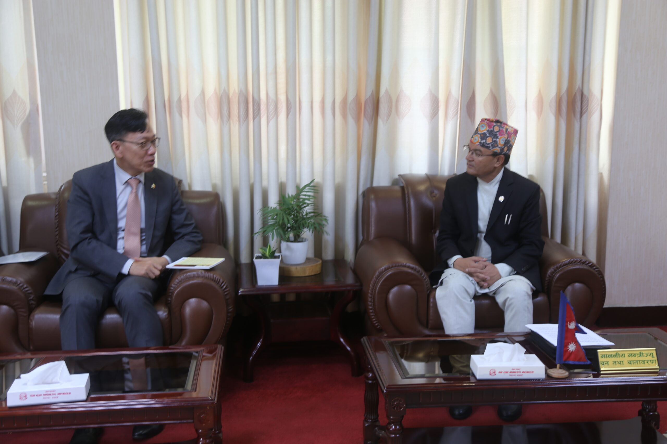 वन मन्त्री शाही र कोरियाका राजदूत बीच शिष्टचार भेट