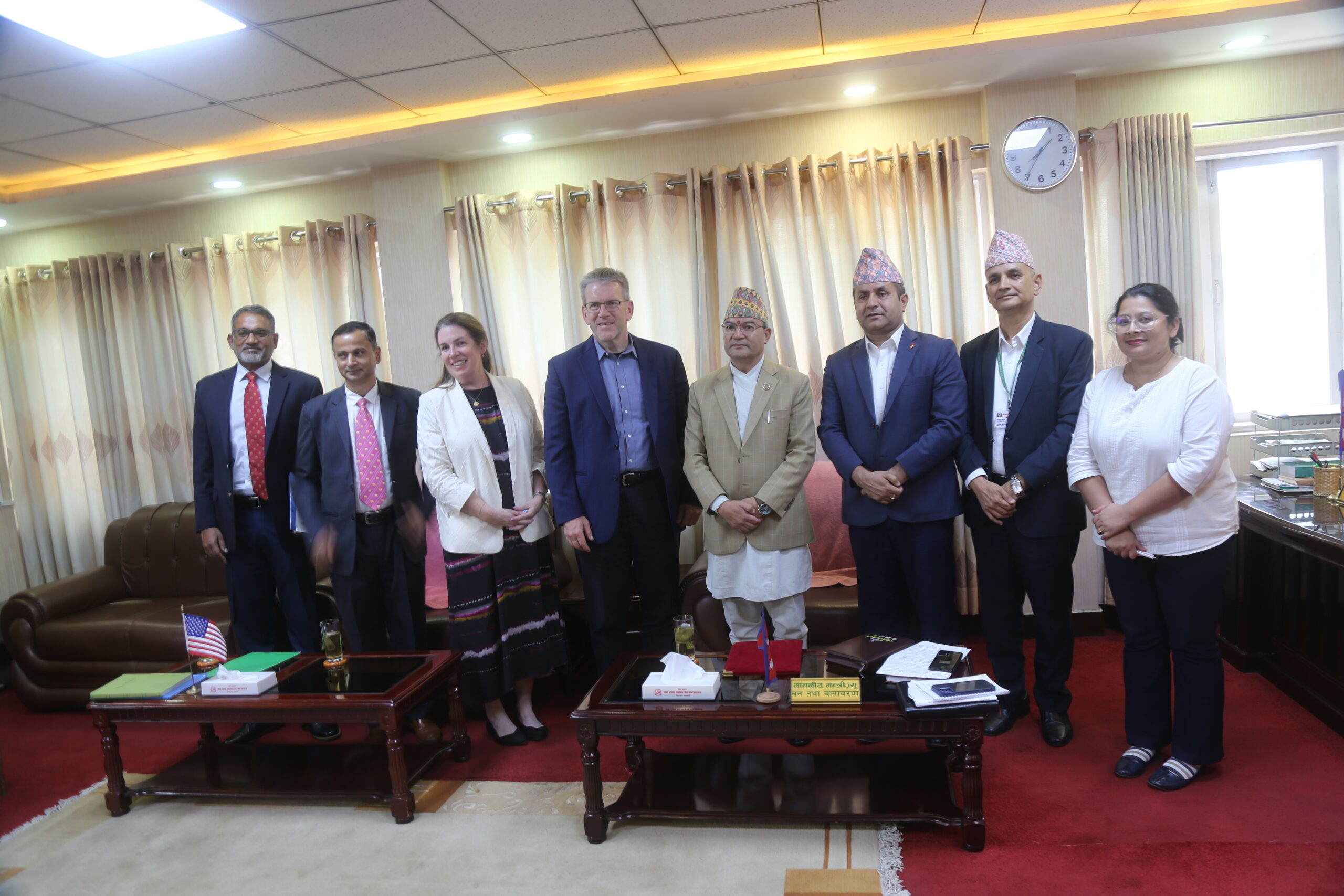 वन मन्त्री शाही र अमेरिकन राजदूत  बीच  शिष्टचार भेट