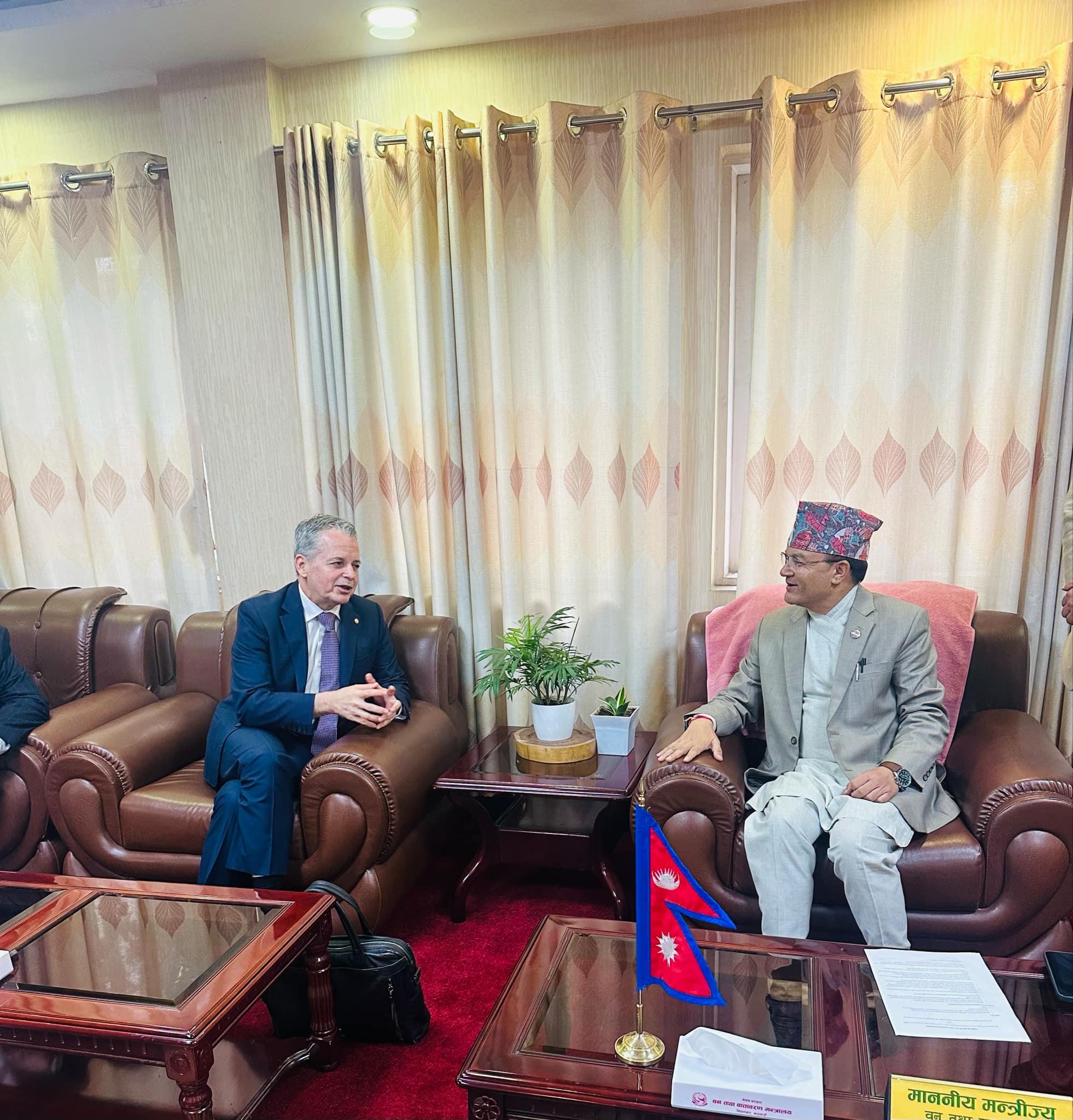 वनमन्त्री शाहीसंग कोलोम्बियाका राजदुत बीच शिष्टचार भेटघाट