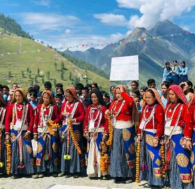 स्थानीय पहिरनमा मुगुका महिला