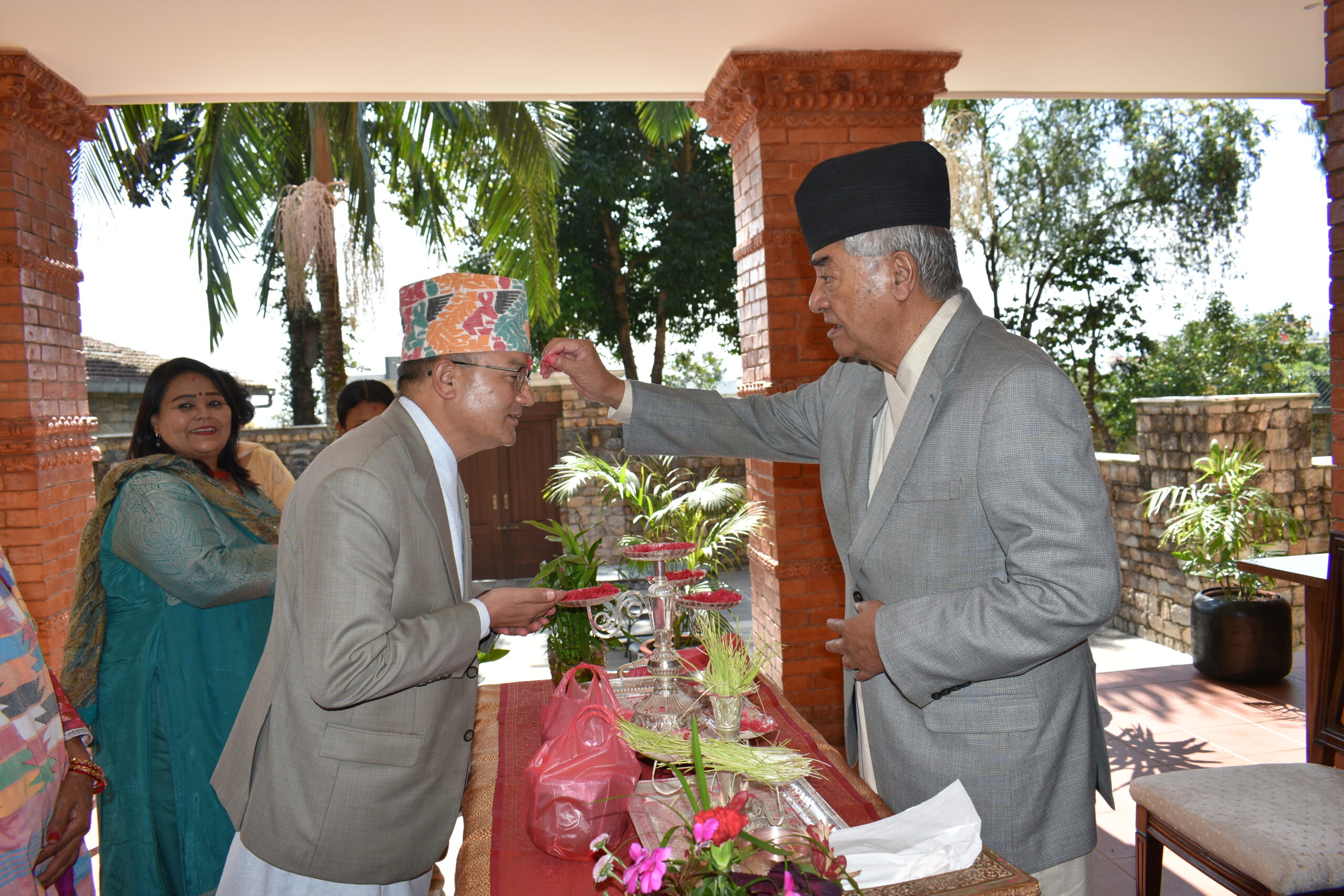 सभापति देउवाले वनमन्त्री शाहीलाई लगाइदिए टिका