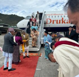 पूर्व राजा ज्ञानेन्द्र शाह भुटान पुगे