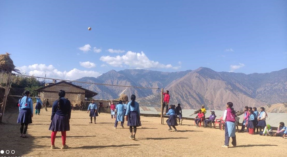 फुटबलको मोहमा छात्रा