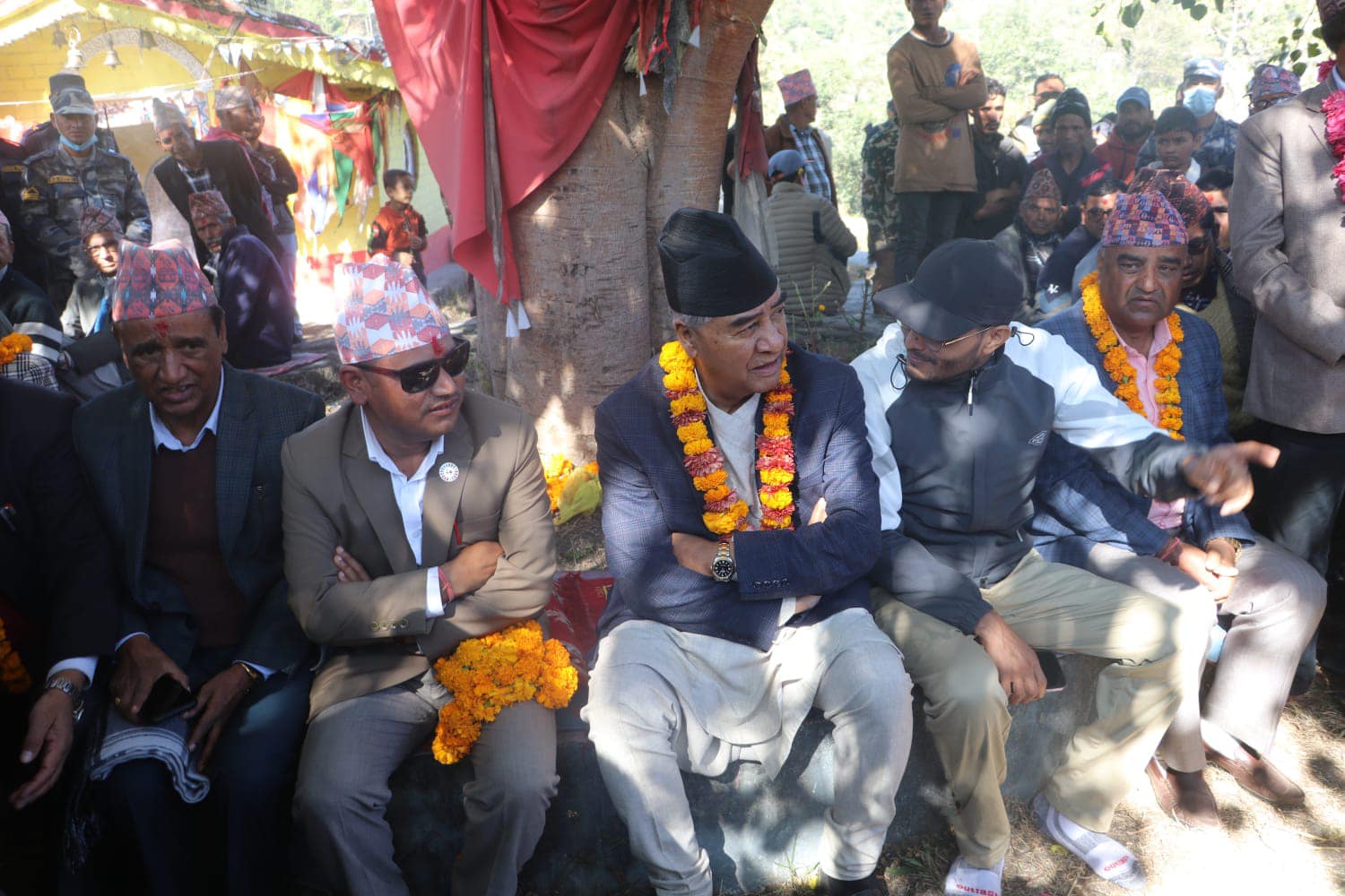 डडेलधुराको रुवाखोला असिग्राममा सभापति देउवा