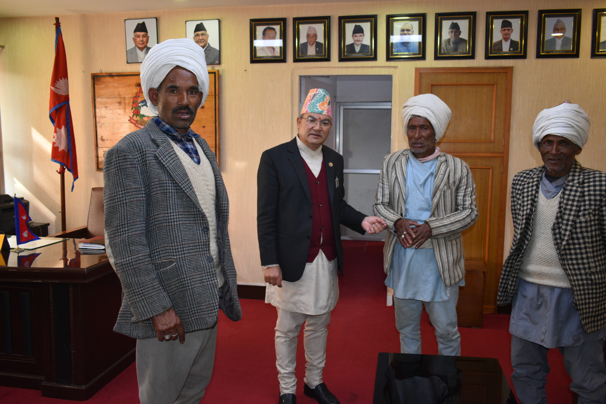 मुगु मुर्मावासीले वनमन्त्री संग मागे राराको बिकास