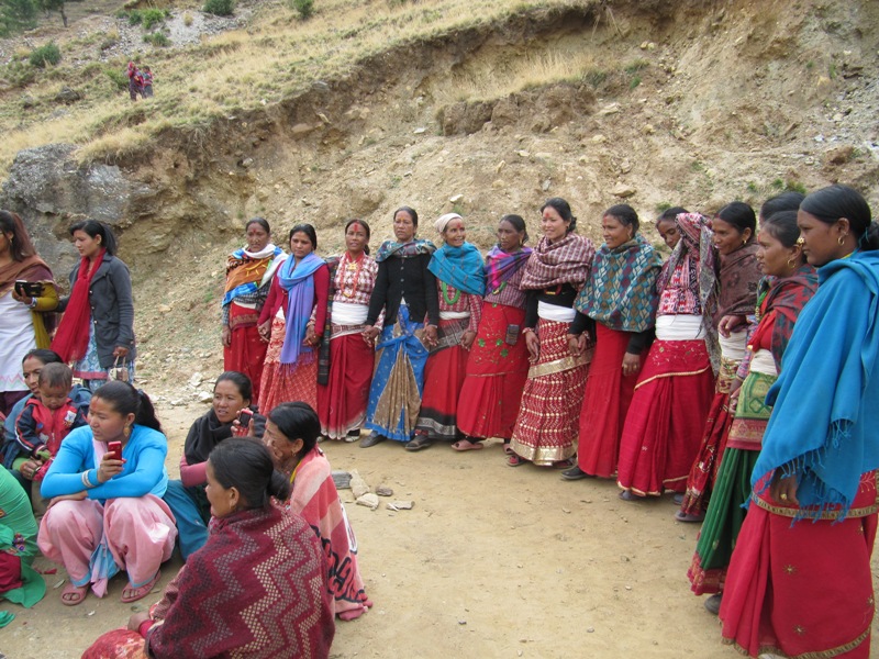 पुसे भैलोमा रमाउदै कर्णालीकी चेली