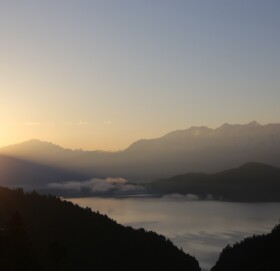 सूर्यउदयसंगै देखिएको रारा मनोमहक दृष्य