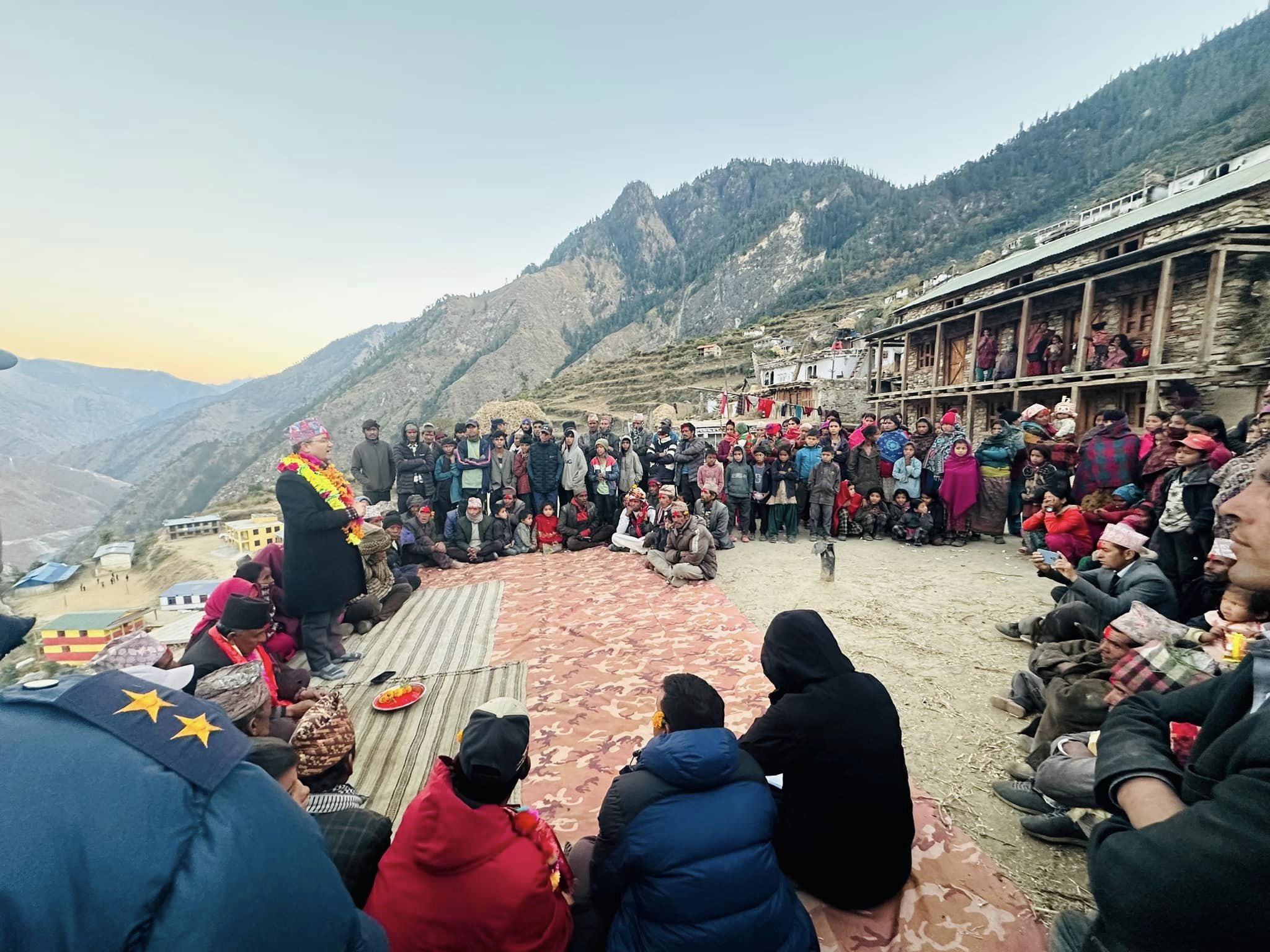 गाउँमा पुगेका वनमन्त्रीलाई भब्य स्वागत