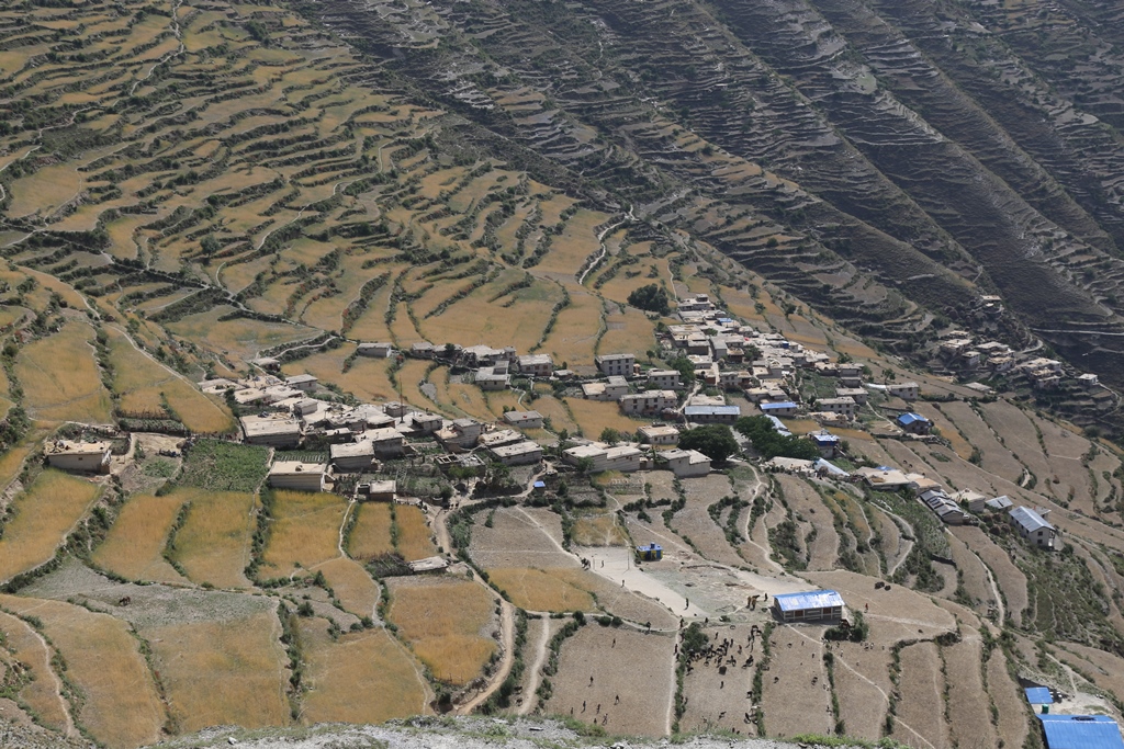 मुगु भीई  गाउँका २७७ परिवारलाई पानीको समस्या