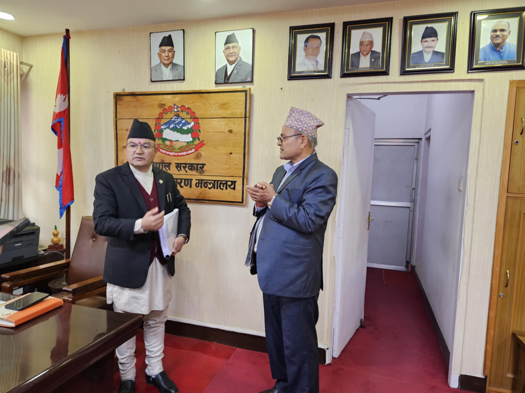 शुक्लाफाँटाका विस्थापितको समस्या समाधान आयोगद्वारा प्रतिवेदन पेस