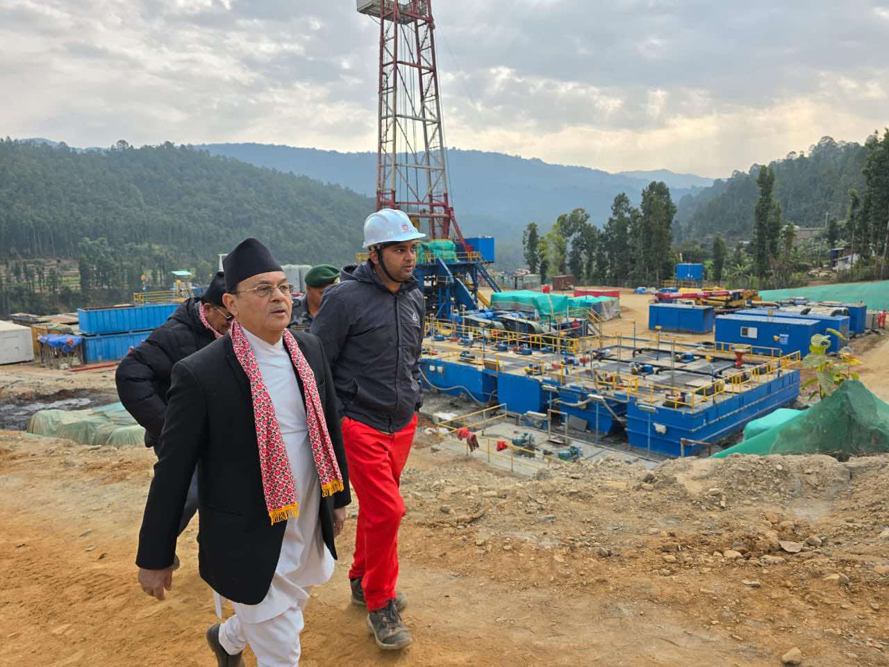 पेट्रोलियम अन्वेषण संकलित नमुना लिएर चीन फर्कियो टोली