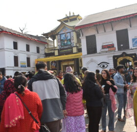 पशुपतिनाथमा भक्तजनको घुइचो