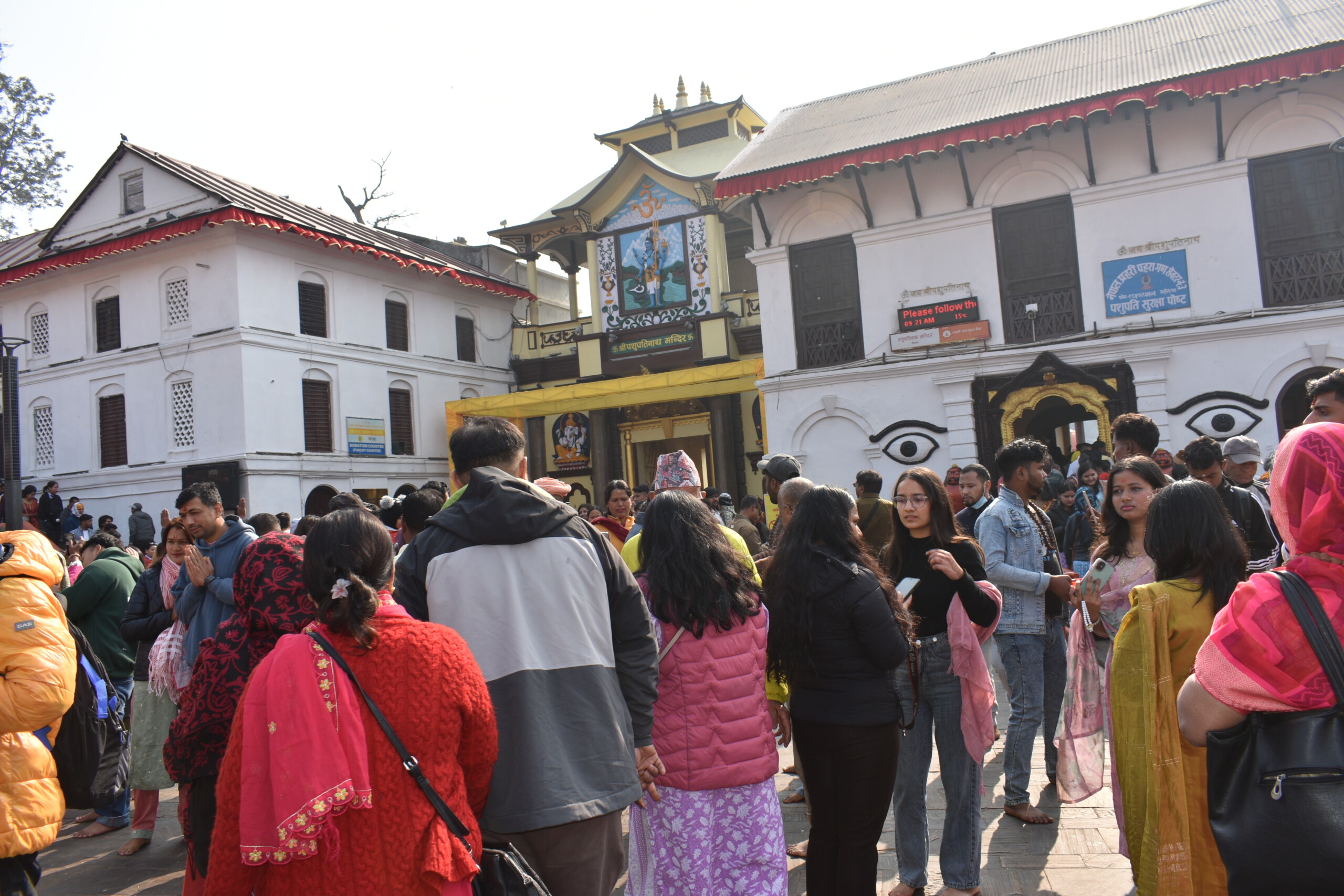 पशुपतिनाथमा भक्तजनको घुइचो