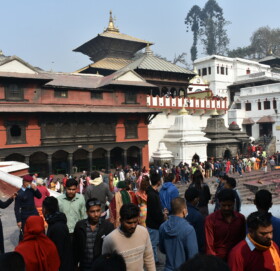 आज महाशिवरात्रि पर्व पशुपतिनाथ सहितका शिवालयमा भक्तनको  घुइँचो