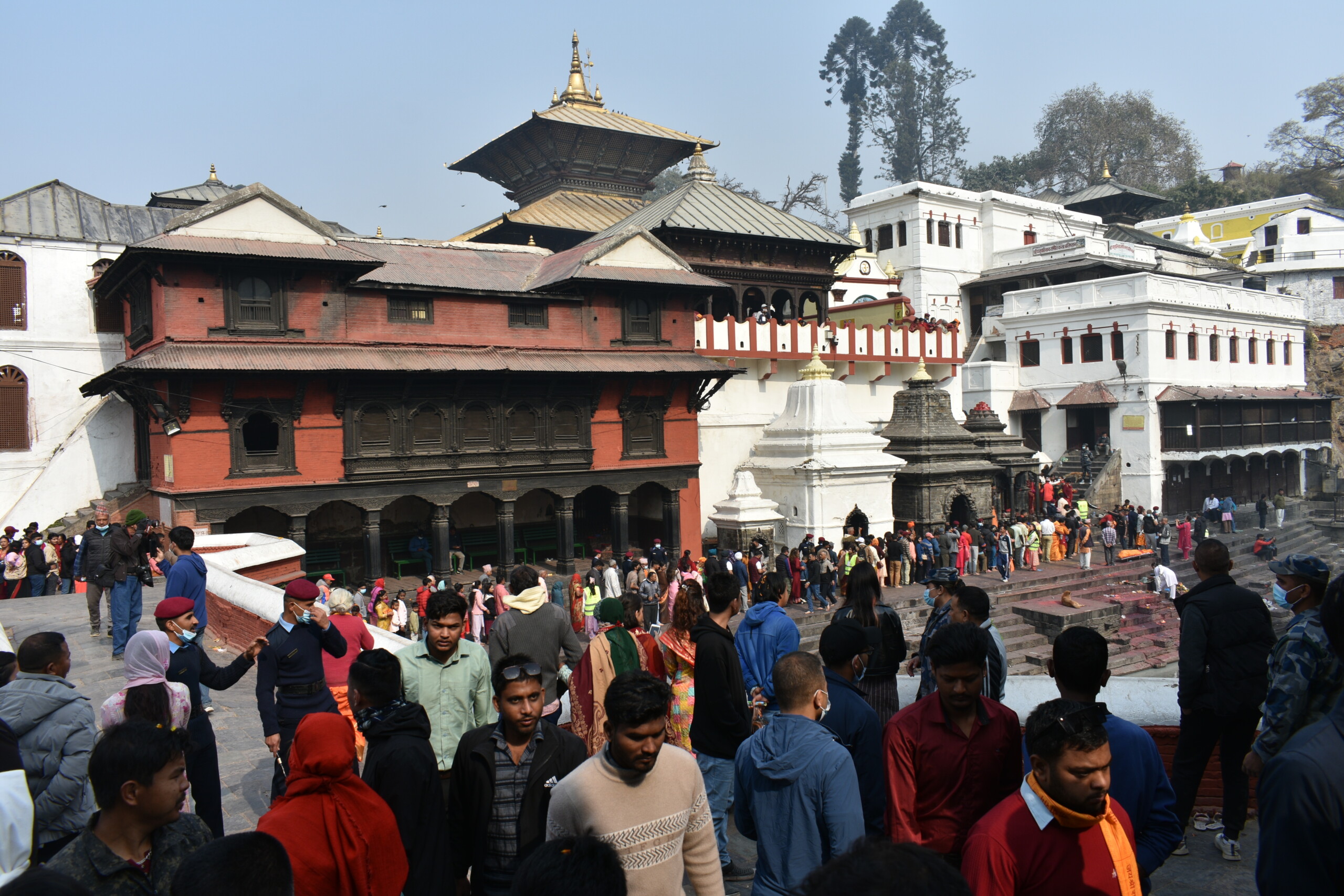 आज महाशिवरात्रि पर्व पशुपतिनाथ सहितका शिवालयमा भक्तनको  घुइँचो