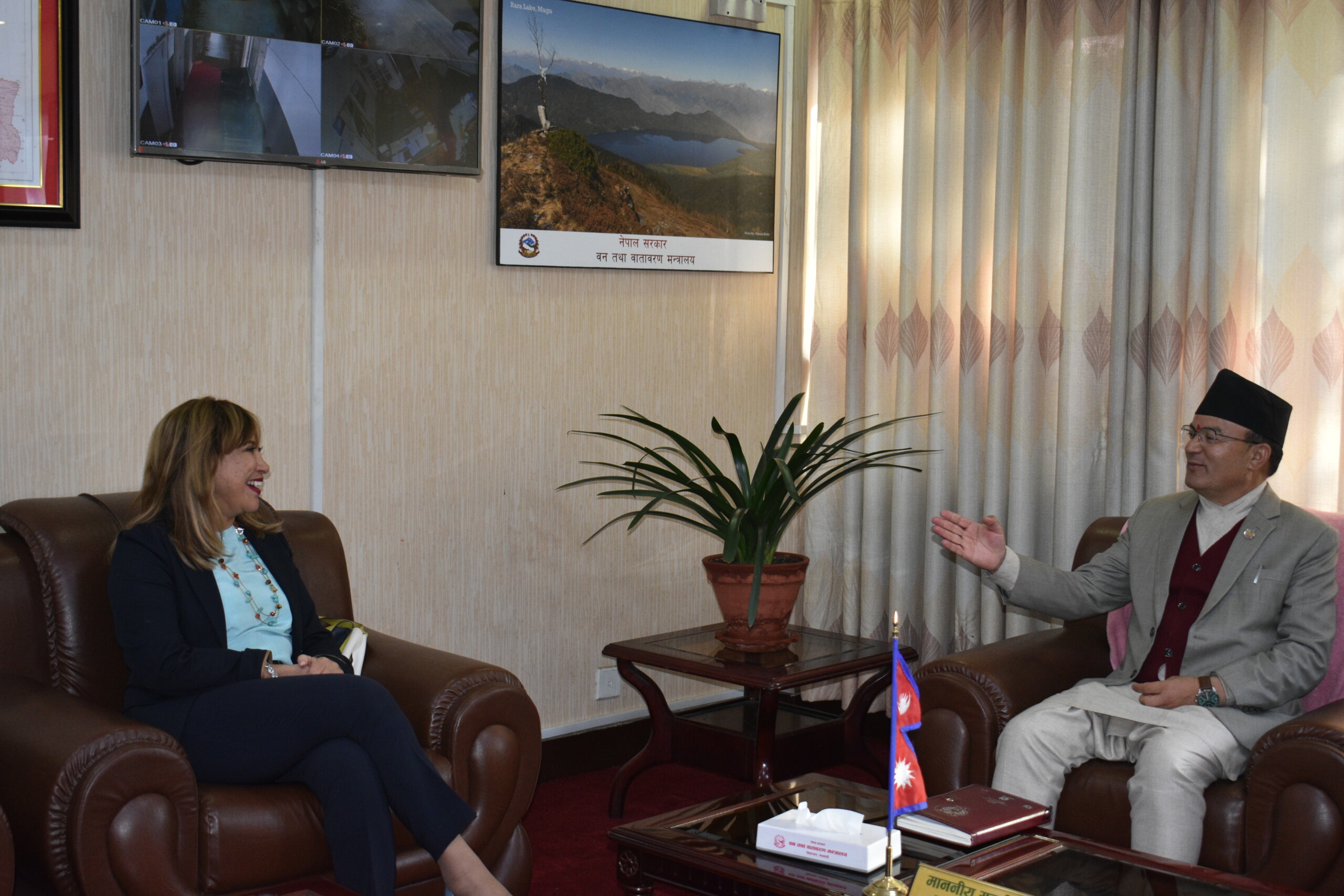 वनमन्त्री शाहीसँग राष्ट्रसंघका आवासीय संयोजक हाम्दीको शिष्टाचार भेट