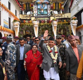 राष्ट्रपति पौडेलद्वारा पशुपतिनाथमा पूजा आराधना