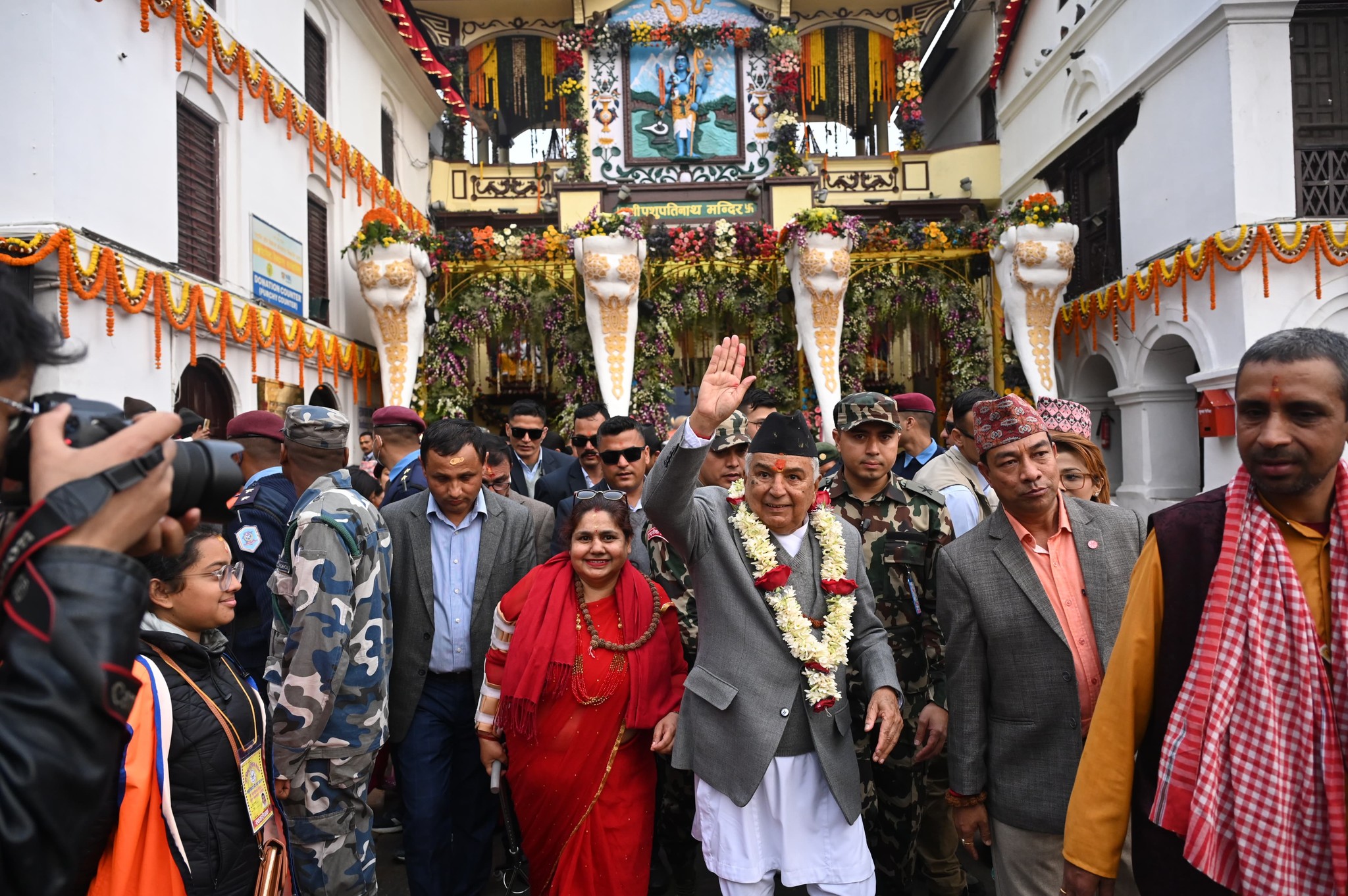 राष्ट्रपति पौडेलद्वारा पशुपतिनाथमा पूजा आराधना