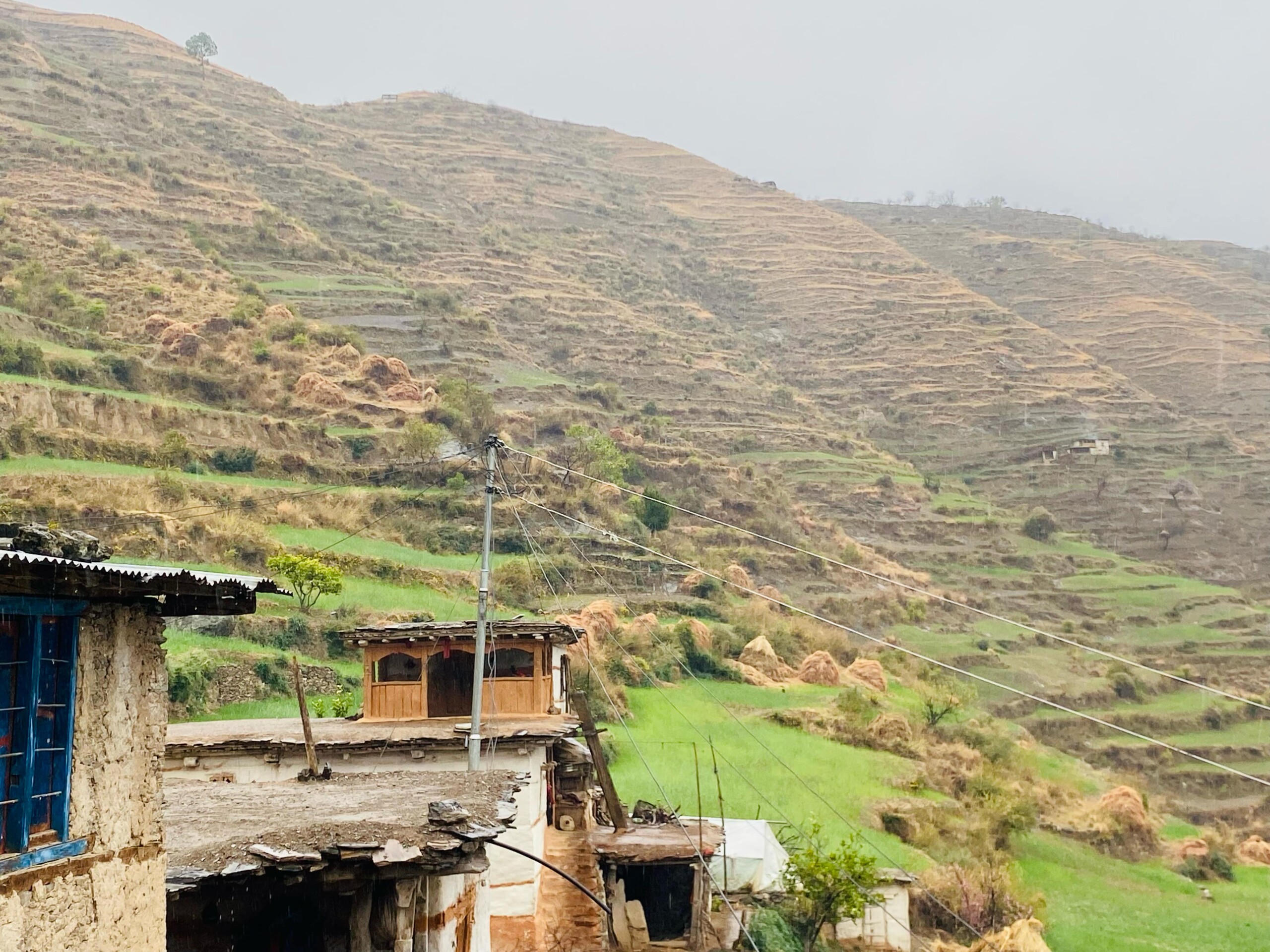 पानी नभएको बस्तीमा बत्तीले झिलिमिलि