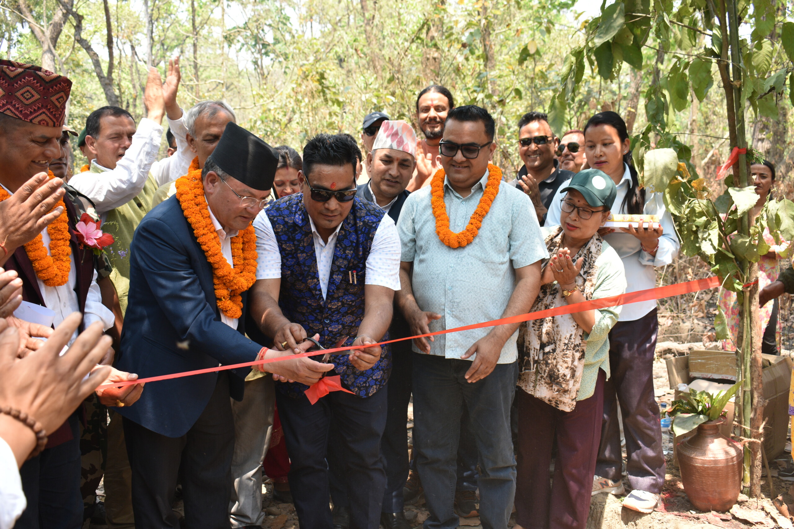 वनमन्त्री शाहीद्धारा चितवनमा जीप सफारी उदघाटन