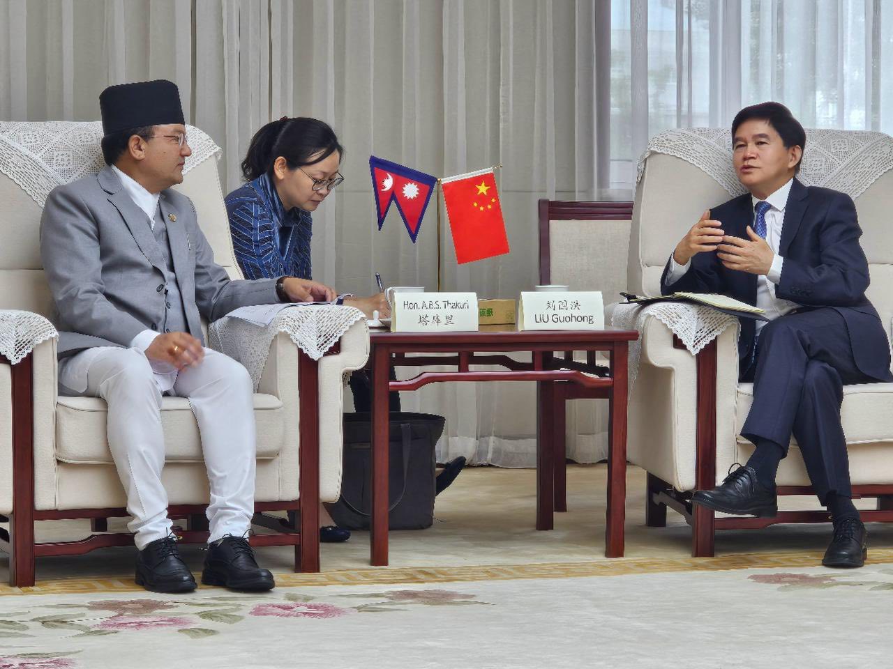 वनमन्त्री शाही र चीनको राष्ट्रिय वन तथा घाँसे मैदान मन्त्रीबीच भेटघाट