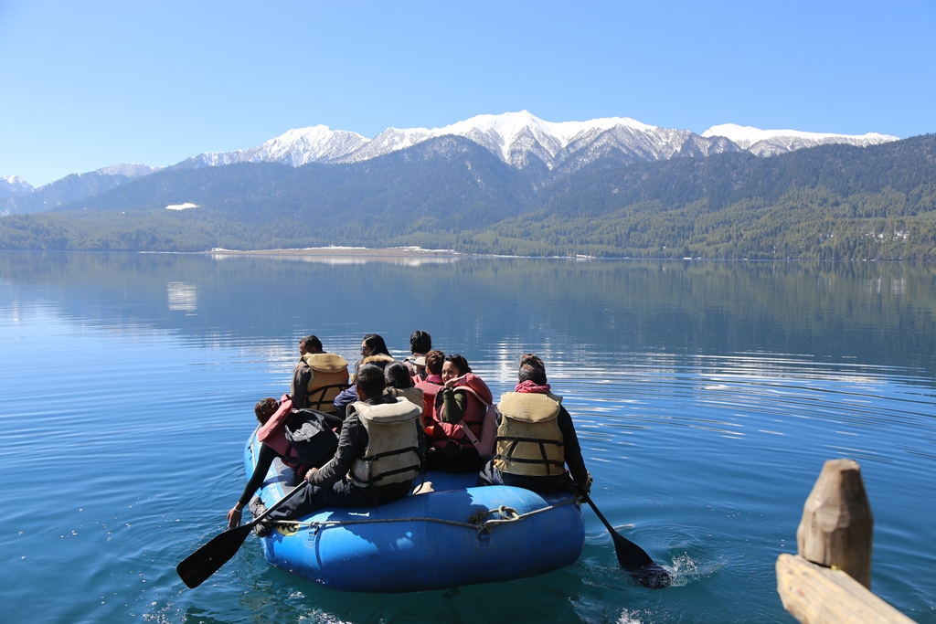 रारा भ्रमणमा आए १३ हजार पर्यटक