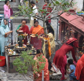 आज साउनको पहिलो सोमबार शिवको पुजा आराधाना गरिदै