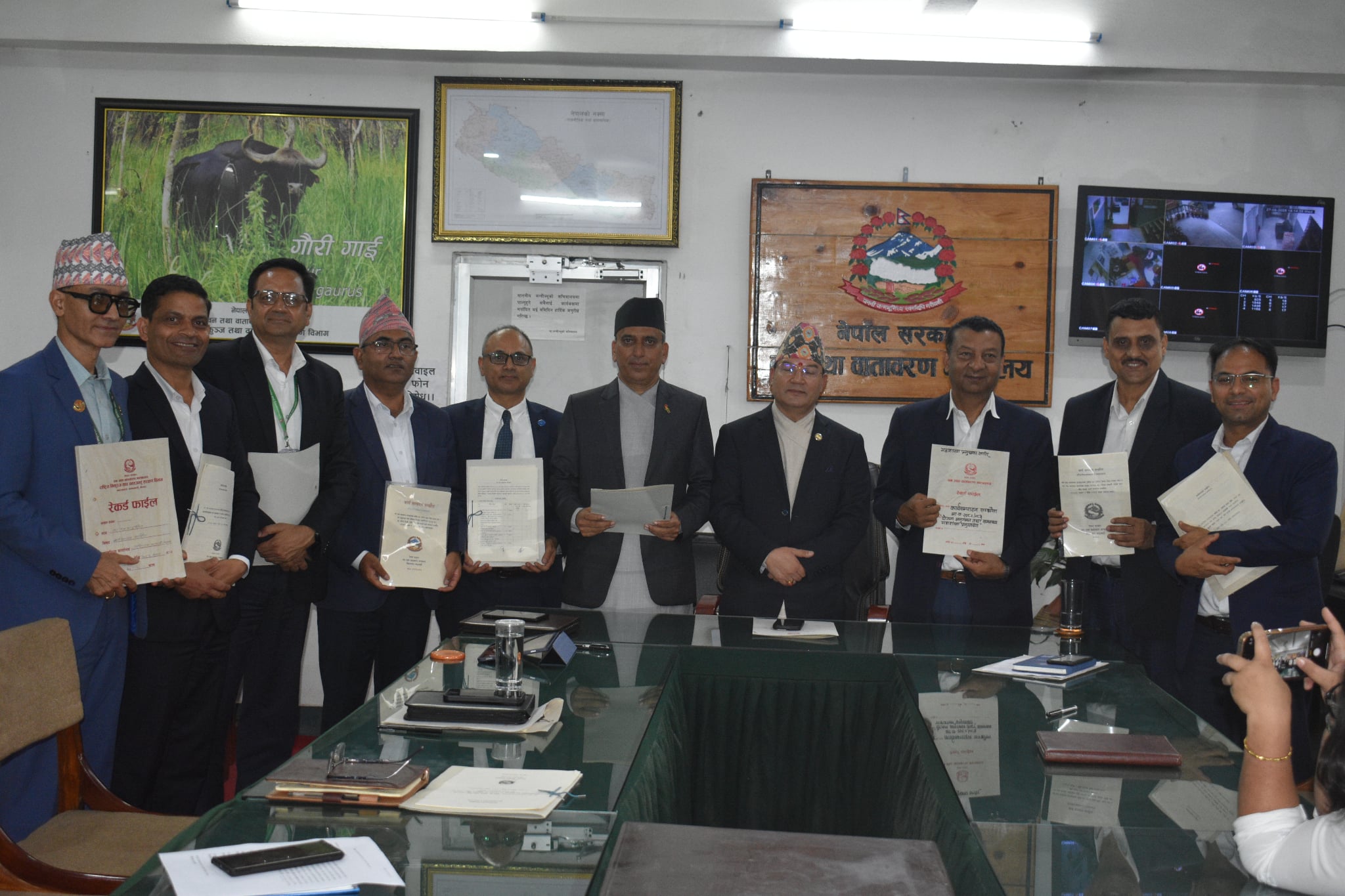 वनमन्त्री शाही र सचिव मिश्रबीच कार्यसम्पादन सम्झौता