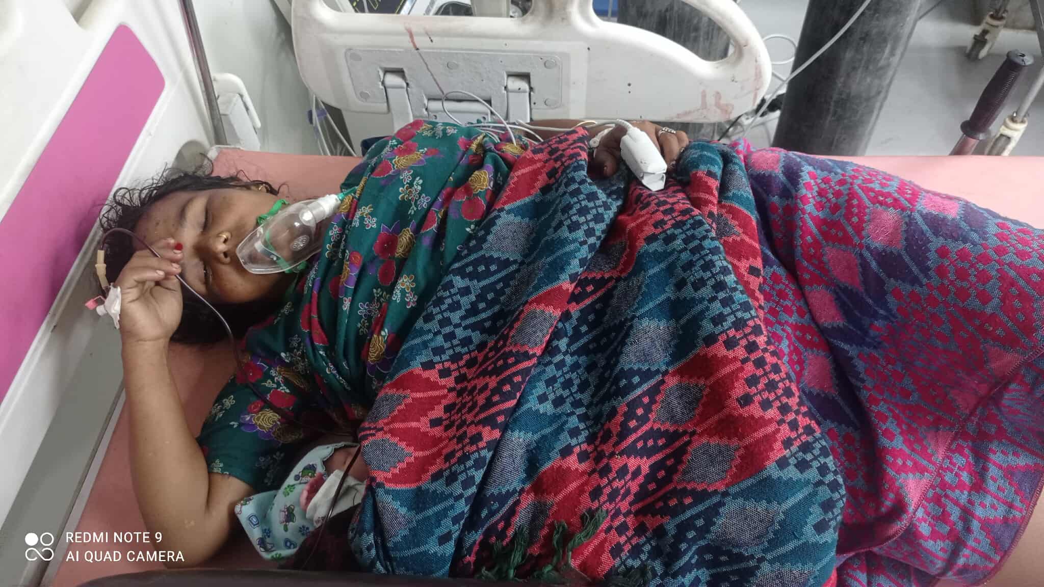 चौबिस घण्टा देखि साल अडकिएर अस्पतालको बेडमा तडपिदै सुनीता