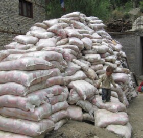 दुर्गममा नुन सस्तो