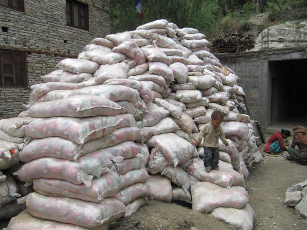 दुर्गममा नुन सस्तो