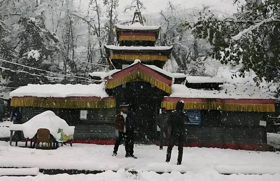 यो बर्षकै पहिलो मनाङ-मुस्ताङ र उत्तरी गोर्खामा हिमपात जनजीवन प्रभावित