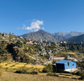 हिमालको पृष्टभूमिमा गमगढी बजार