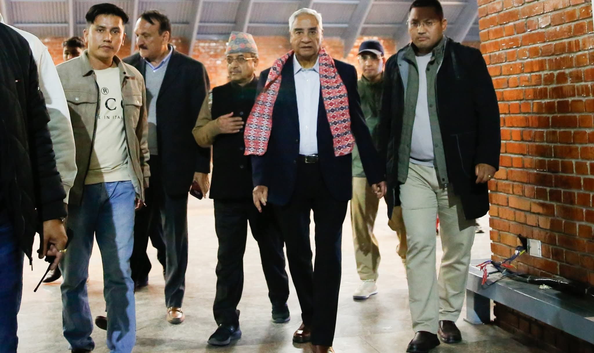 कांग्रेस सभापति शेरबहादुर देउवा र आरजु राणा देउवा सिंगापुर बाट फर्किए